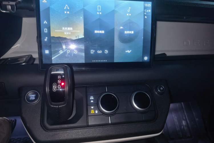 Used Land Rover Defender 2022 90 3.0T P400 Dark Edition Audio And AC Panel