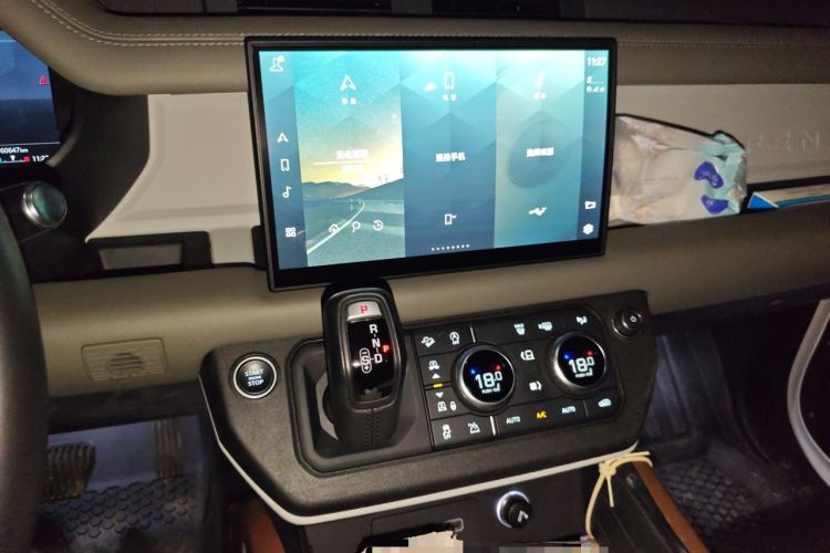 Used Land Rover Defender 2022 110 P400 X-DYNAMIC HSE Audio And AC Panel