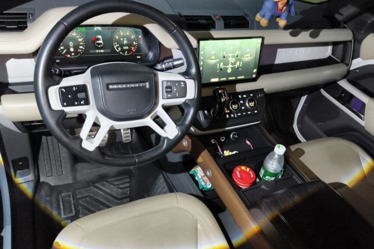 Used Land Rover Defender 2022 90 2.0T P300 Tiger-Power Ambition Edition Center Console