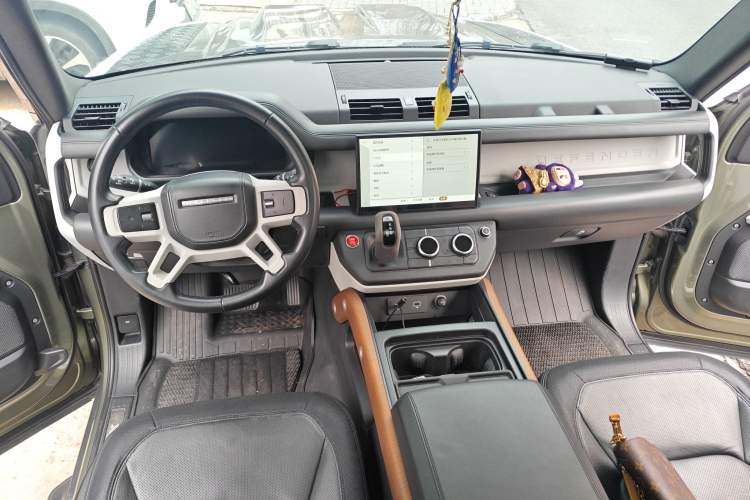 Used Land Rover Defender 2022 110 P400 X-DYNAMIC HSE Center Console