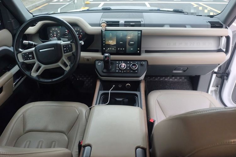 Used Land Rover Defender 2022 90 2.0T P300 SE Center Console