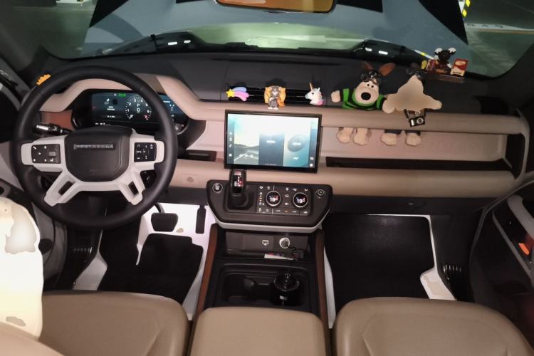 Used Land Rover Defender 2022 90 2.0T P300 Tiger-Power Ambition Edition Center Console