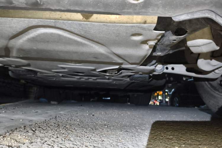 Used Land Rover Defender 2022 90 2.0T P300 Tiger-Power Ambition Edition Chassis Front