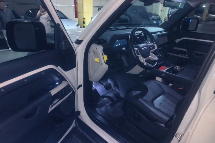 Used Land Rover Defender 2022 90 3.0T P400 Dark Edition Driver Seat