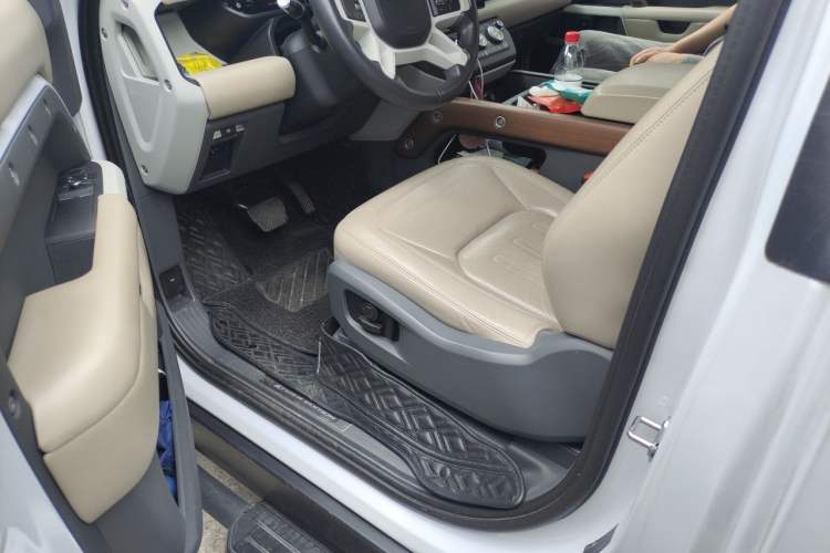 Used Land Rover Defender 2022 90 2.0T P300 Tiger-Power Ambition Edition Driver Seat