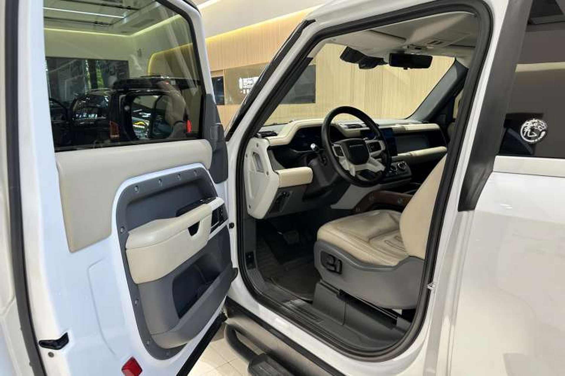Used Land Rover Defender 2022 90 2.0T P300 Tiger-Power Ambition Edition Driver Seat