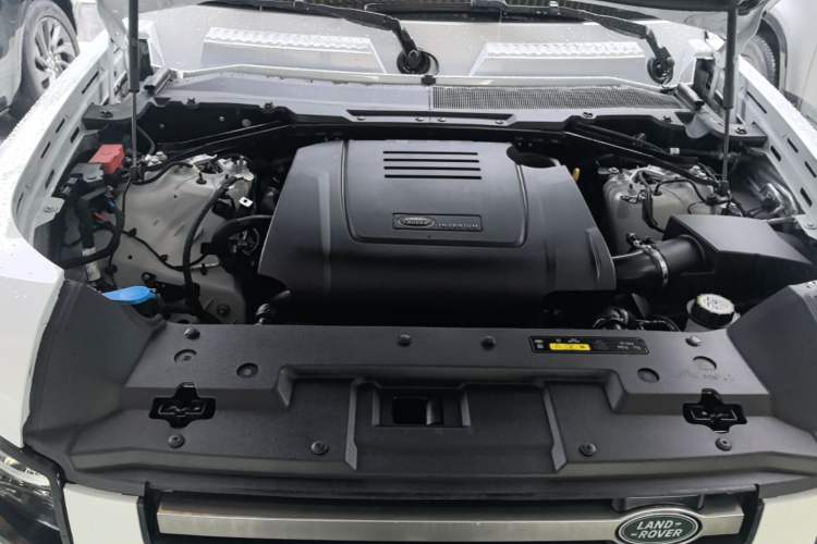 Used Land Rover Defender 2022 90 2.0T P300 Tiger-Power Ambition Edition Engine Bay