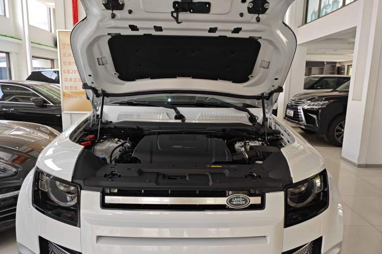 Used Land Rover Defender 2022 90 2.0T P300 Tiger-Power Ambition Edition Engine Bay