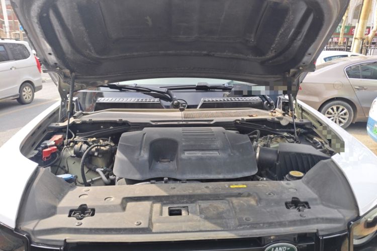 Used Land Rover Defender 2022 110 P400 X-DYNAMIC HSE Engine Bay