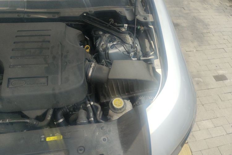 Used Land Rover Defender 2022 110 P400 X Engine Bay Left