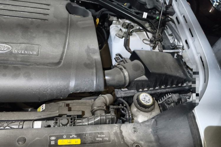 Used Land Rover Defender 2022 90 2.0T P300 Tiger-Power Ambition Edition Engine Bay Left
