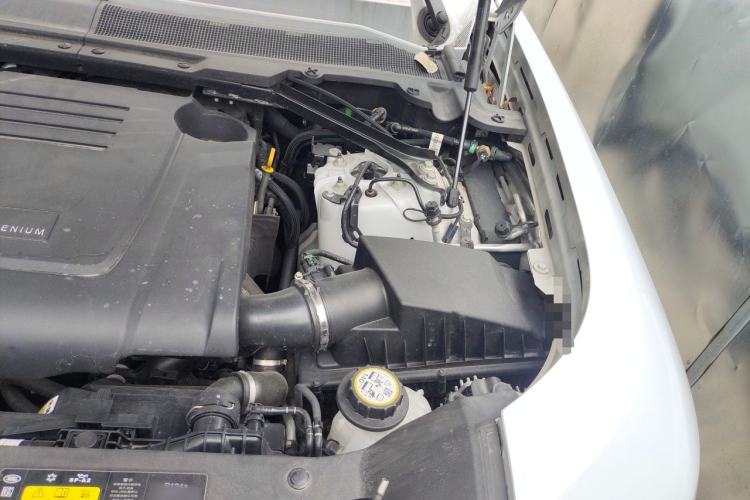 Used Land Rover Defender 2022 90 2.0T P300 Tiger-Power Ambition Edition Engine Bay Left
