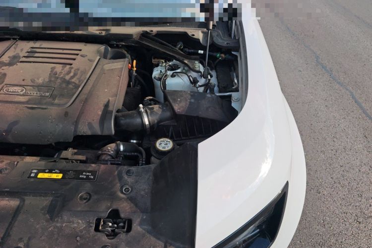 Used Land Rover Defender 2022 90 2.0T P300 Tiger-Power Ambition Edition Engine Bay Left