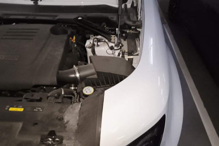 Used Land Rover Defender 2022 90 2.0T P300 Tiger-Power Ambition Edition Engine Bay Left
