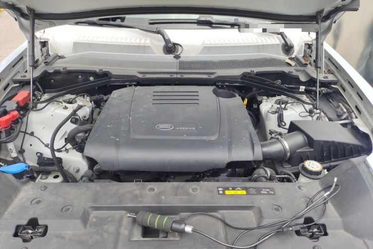 Used Land Rover Defender 2022 90 2.0T P300 Tiger-Power Ambition Edition Engine Bay