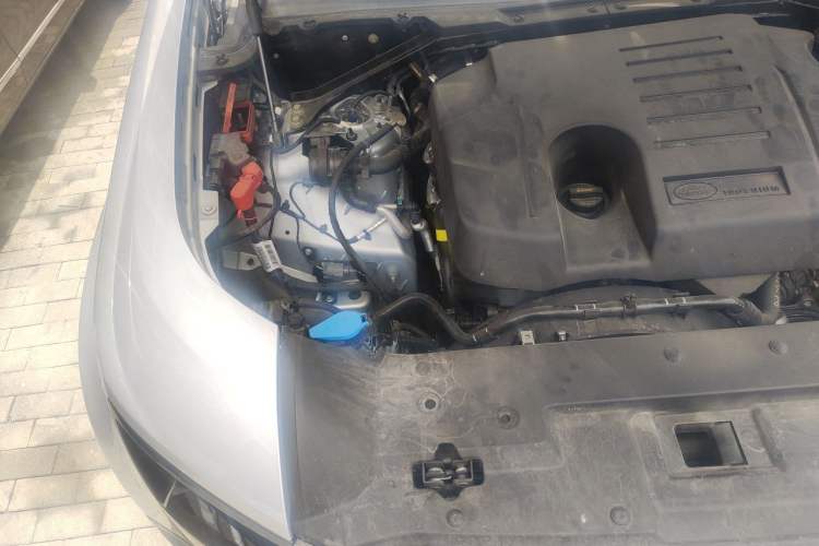 Used Land Rover Defender 2022 110 P400 X Engine Bay Right