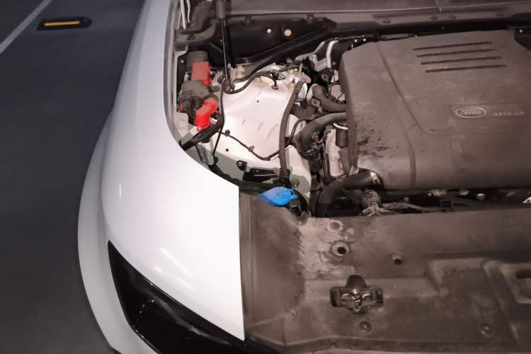 Used Land Rover Defender 2022 90 2.0T P300 Tiger-Power Ambition Edition Engine Bay Right