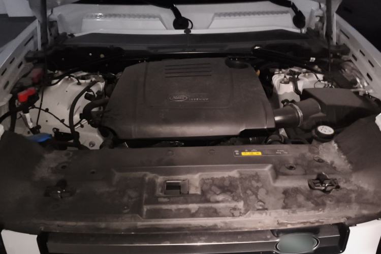 Used Land Rover Defender 2022 90 2.0T P300 Tiger-Power Ambition Edition Engine Bay