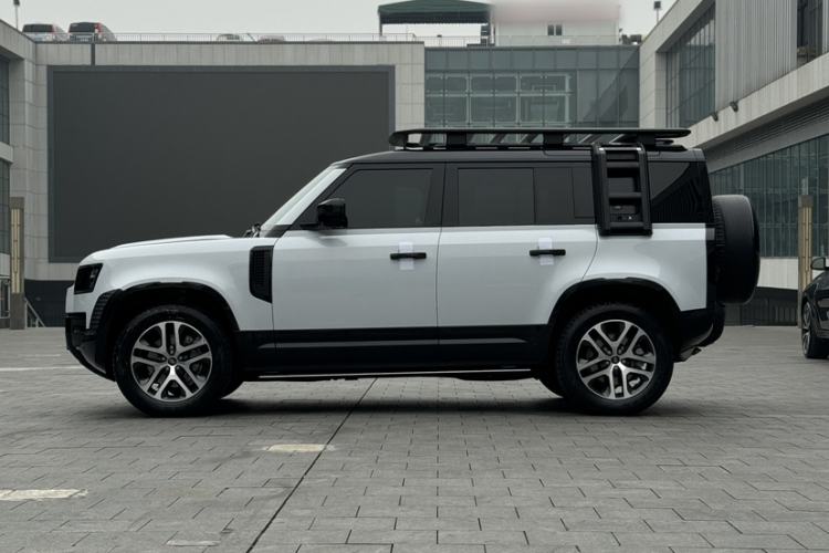 Used Land Rover Defender 2022 110 P400 Dark Edition Exterior 4