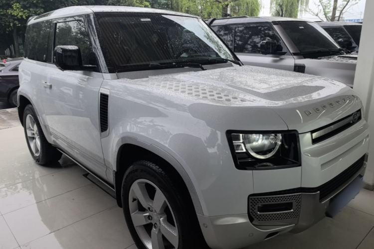 Used Land Rover Defender 2022 90 2.0T P300 Tiger-Power Ambition Edition Front Right 45 Deg