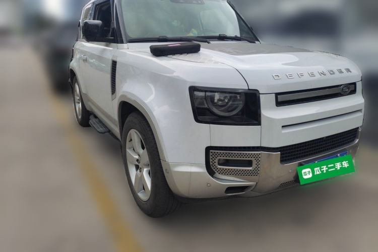 Used Land Rover Defender 2022 90 2.0T P300 Tiger-Power Ambition Edition Front Right 45 Deg