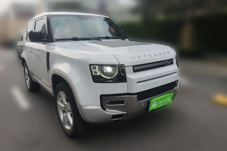 Used Land Rover Defender 2022 90 2.0T P300 SE Front Right 45 Deg