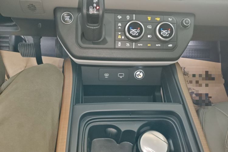 Used Land Rover Defender 2022 110 P400 Dark Edition Gear Lever