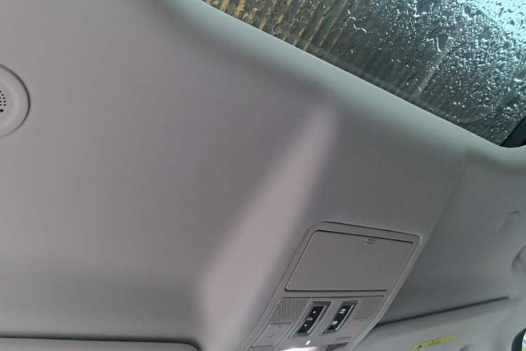 Used Land Rover Defender 2022 90 2.0T P300 Tiger-Power Ambition Edition Headliner