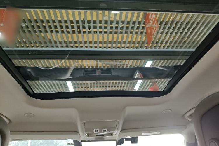Used Land Rover Defender 2022 110 P400 Dark Edition Headliner