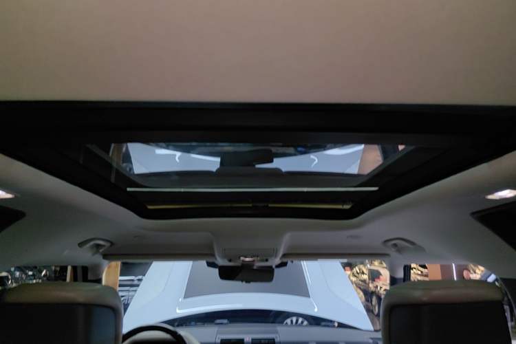 Used Land Rover Defender 2022 90 2.0T P300 Tiger-Power Ambition Edition Headliner