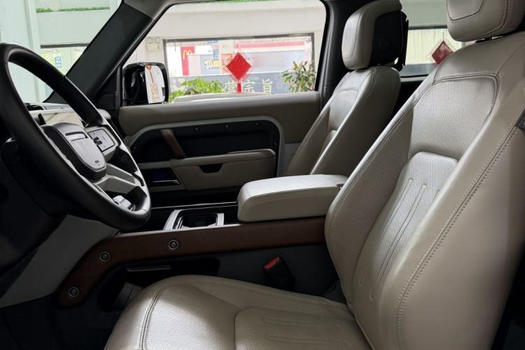 Used Land Rover Defender 2022 90 2.0T P300 Tiger-Power Ambition Edition Interior 4