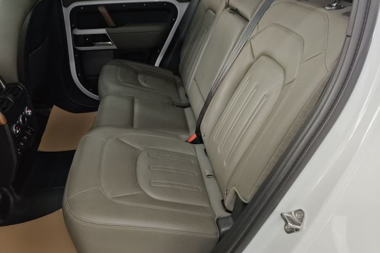 Used Land Rover Defender 2022 110 P400 Dark Edition Interior 4