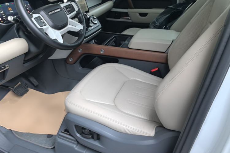 Used Land Rover Defender 2022 90 2.0T P300 Tiger-Power Ambition Edition Left Front Seat