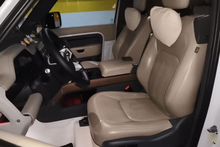 Used Land Rover Defender 2022 90 2.0T P300 Tiger-Power Ambition Edition Left Front Seat