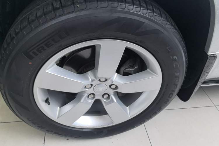 Used Land Rover Defender 2022 90 2.0T P300 Tiger-Power Ambition Edition Left Front Wheel Hub