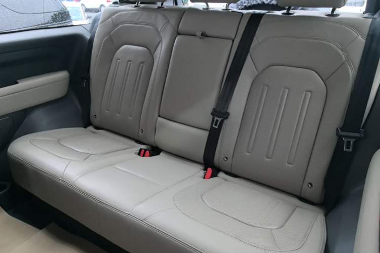 Used Land Rover Defender 2022 90 2.0T P300 Tiger-Power Ambition Edition Left Rear Seat