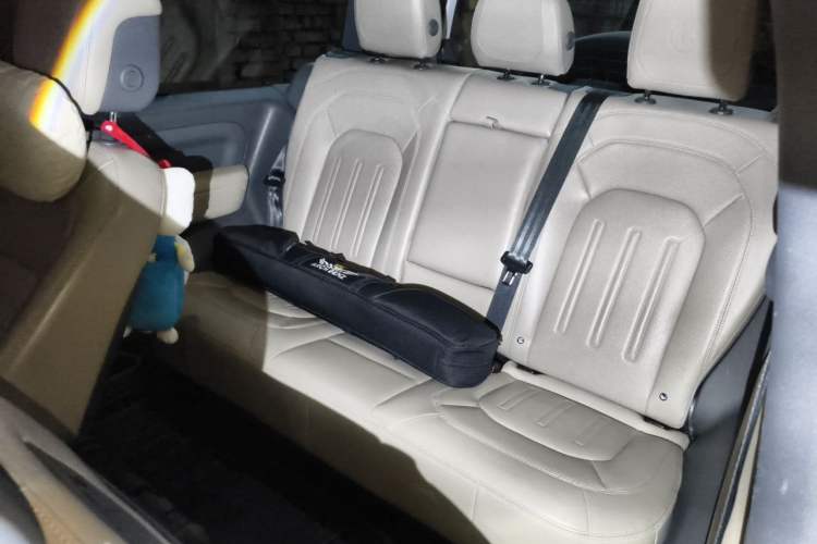 Used Land Rover Defender 2022 90 2.0T P300 Tiger-Power Ambition Edition Left Rear Seat
