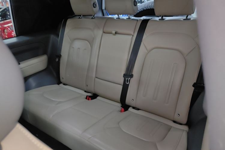 Used Land Rover Defender 2022 90 2.0T P300 Tiger-Power Ambition Edition Left Rear Seat