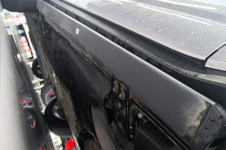 Used Land Rover Defender 2022 90 2.0T P300 Tiger-Power Ambition Edition Left Side Sill