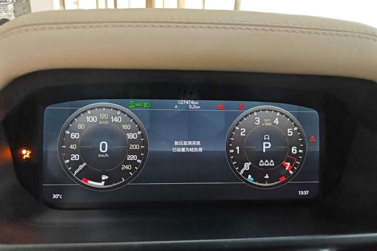 Used Land Rover Defender 2022 90 2.0T P300 Tiger-Power Ambition Edition Odometer Close Up