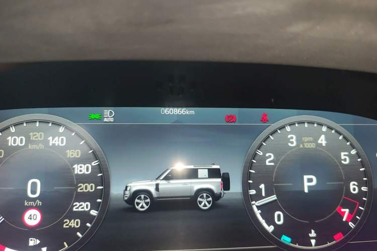 Used Land Rover Defender 2022 90 2.0T P300 SE Odometer Close Up
