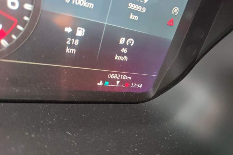 Used Land Rover Defender 2022 90 2.0T P300 Tiger-Power Ambition Edition Odometer Close Up