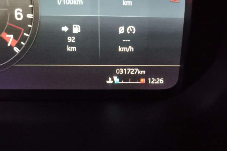Used Land Rover Defender 2022 90 2.0T P300 Tiger-Power Ambition Edition Odometer Close Up