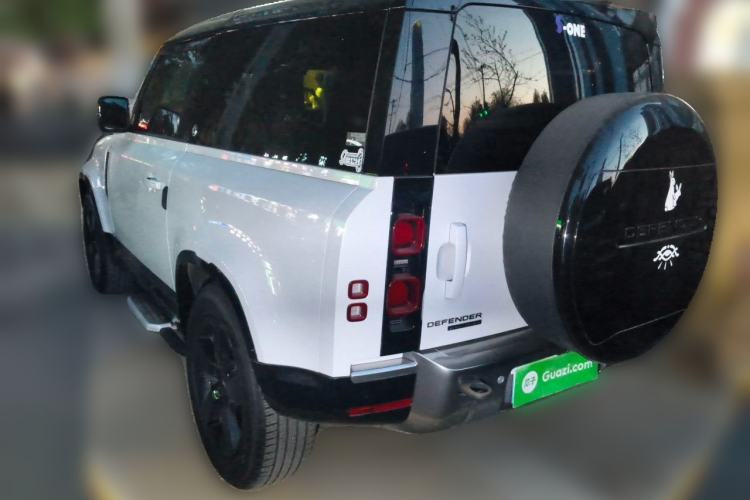 Used Land Rover Defender 2022 90 2.0T P300 Tiger-Power Ambition Edition Rear Left 45 Deg