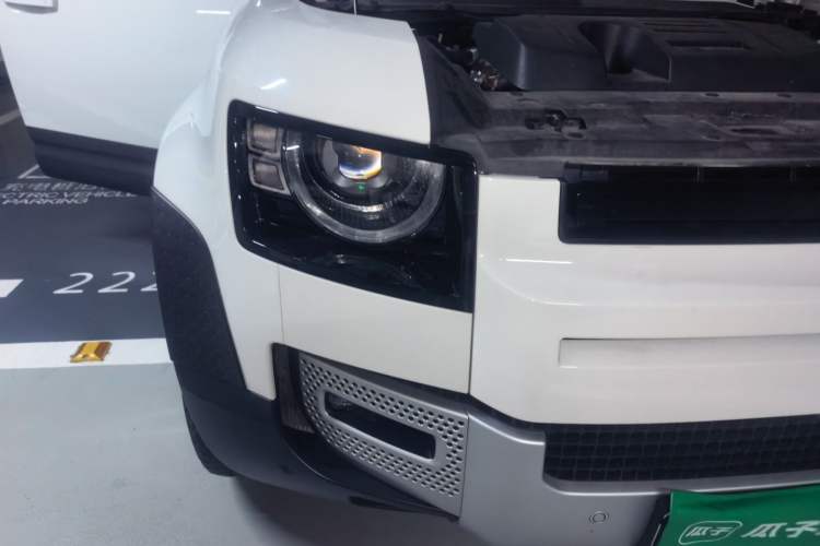 Used Land Rover Defender 2022 90 3.0T P400 Dark Edition Right Front Headlight