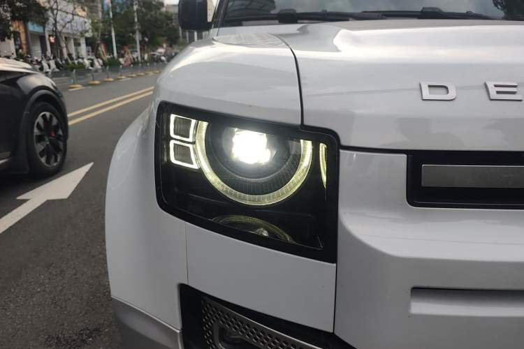 Used Land Rover Defender 2022 90 2.0T P300 SE Right Front Headlight
