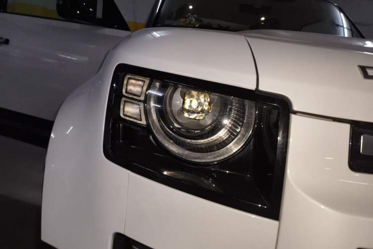 Used Land Rover Defender 2022 90 2.0T P300 Tiger-Power Ambition Edition Right Front Headlight
