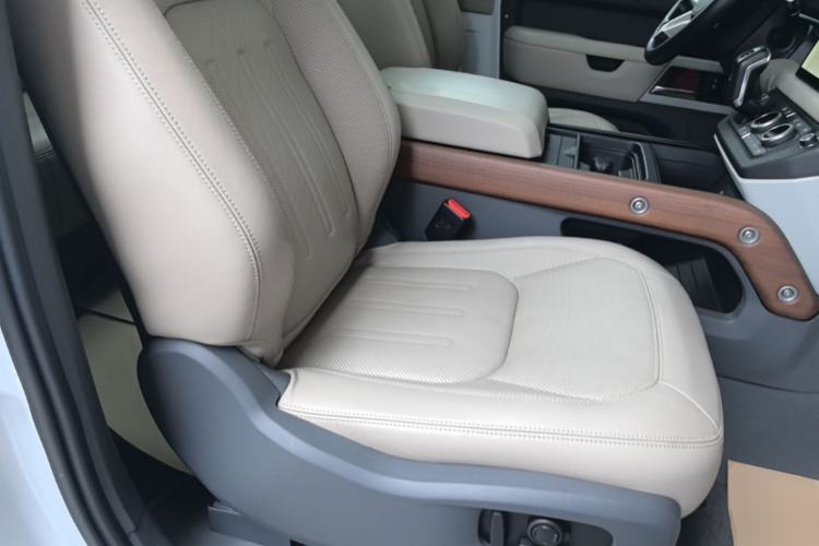 Used Land Rover Defender 2022 90 2.0T P300 Tiger-Power Ambition Edition Right Front Seat