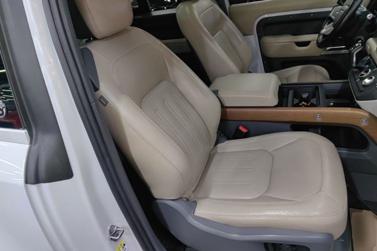 Used Land Rover Defender 2022 90 2.0T P300 Tiger-Power Ambition Edition Right Front Seat