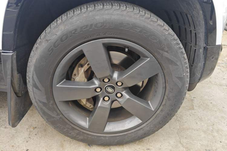 Used Land Rover Defender 2022 110 P400 X-DYNAMIC HSE Right Front Wheel Hub
